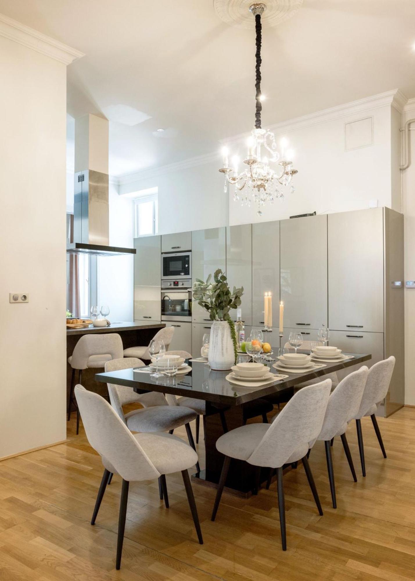 Timeless Elegant Apartment By Opera House Boedapest Buitenkant foto